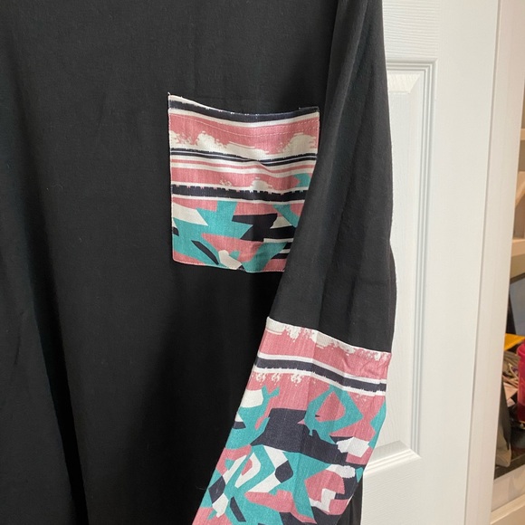 Long sleeve comfy blouse with Aztec designs - Picture 3 of 3